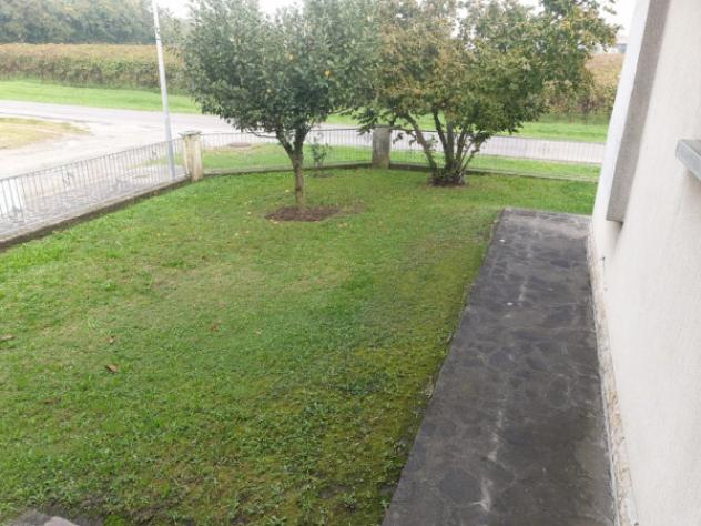 casa indipendente in vendita a Novi di Modena