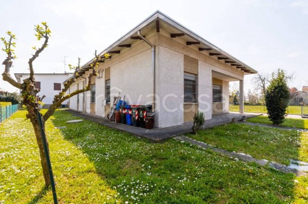 casa indipendente in vendita a Novi di Modena
