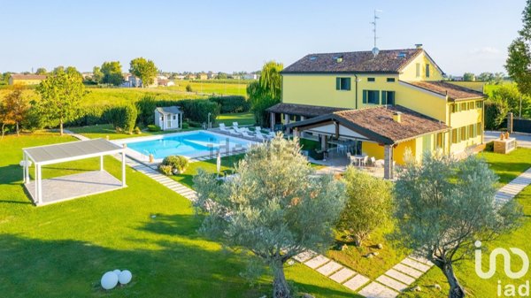 casa indipendente in vendita a Novi di Modena