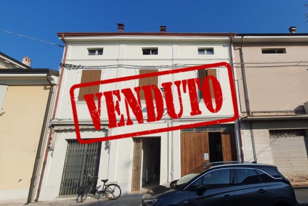 casa indipendente in vendita a Novi di Modena
