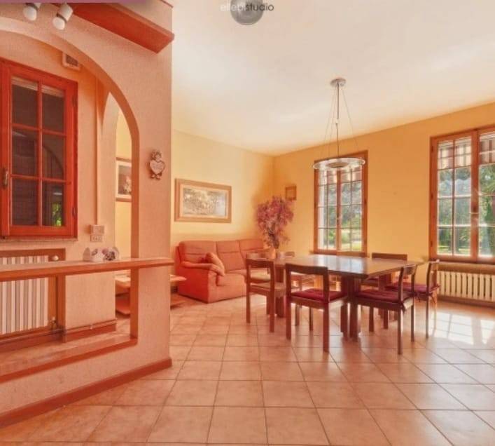 casa indipendente in vendita a Novi di Modena