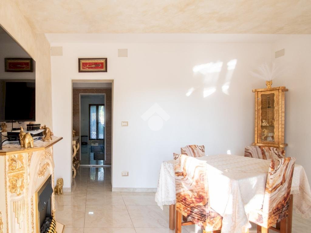 casa indipendente in vendita a Novi di Modena