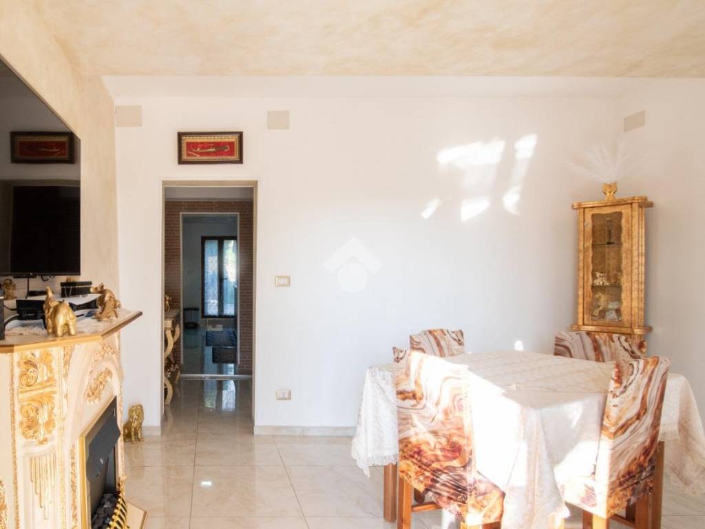 casa indipendente in vendita a Novi di Modena