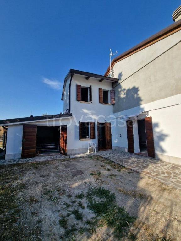 casa indipendente in vendita a Novi di Modena in zona Sant'Antonio in Mercadello