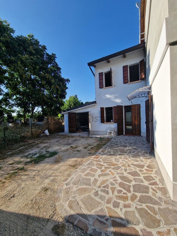casa indipendente in vendita a Novi di Modena in zona Sant'Antonio in Mercadello