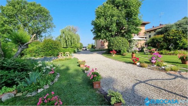 casa indipendente in vendita a Novi di Modena
