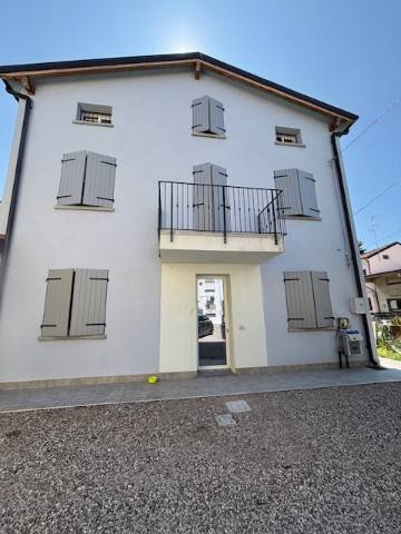 casa indipendente in vendita a Novi di Modena in zona Sant'Antonio in Mercadello