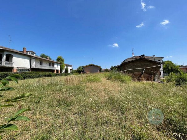 terreno edificabile in vendita a Novi di Modena