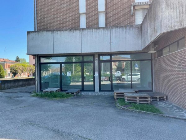 negozio in vendita a Novi di Modena
