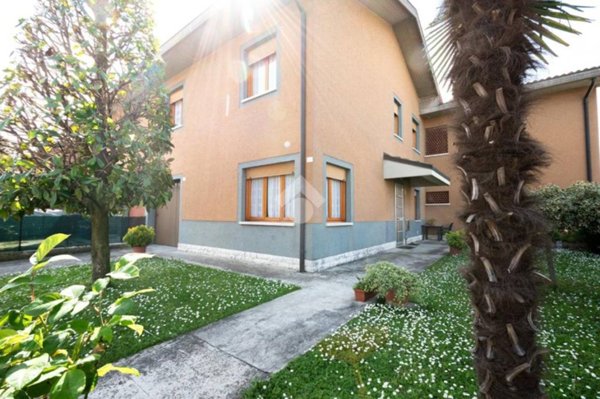 casa indipendente in vendita a Novi di Modena