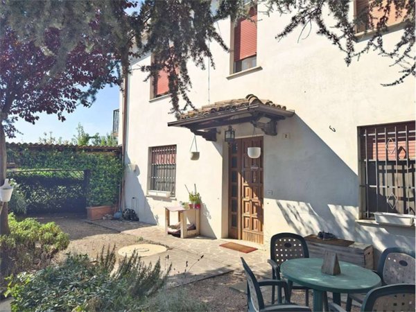 casa indipendente in vendita a Novi di Modena in zona Sant'Antonio in Mercadello