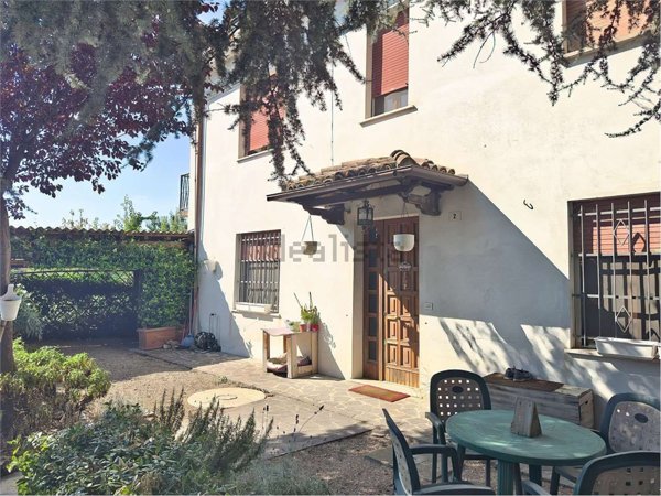 casa semindipendente a Novi di Modena in zona Sant'Antonio in Mercadello