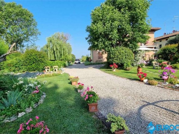 casa indipendente in vendita a Novi di Modena
