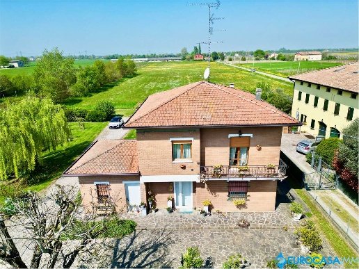 casa indipendente in vendita a Novi di Modena