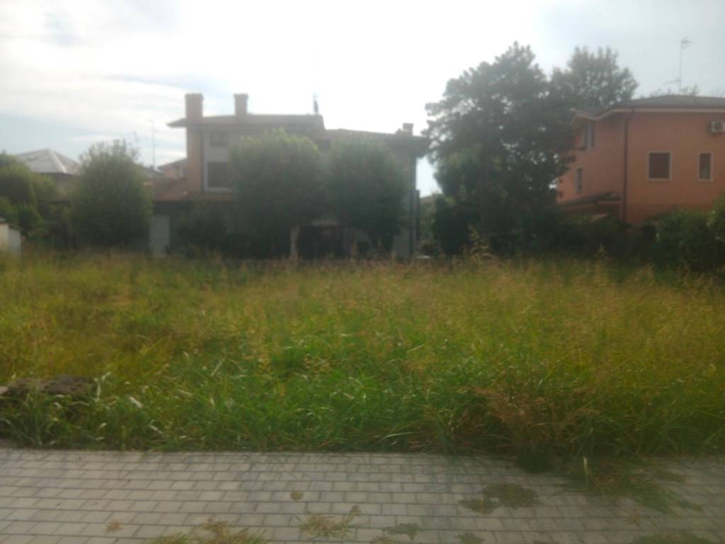 casa indipendente in vendita a Novi di Modena in zona Rovereto sulla Secchia