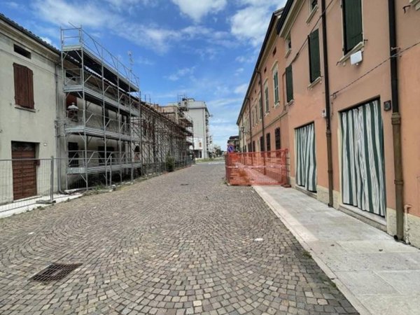 negozio in vendita a Novi di Modena