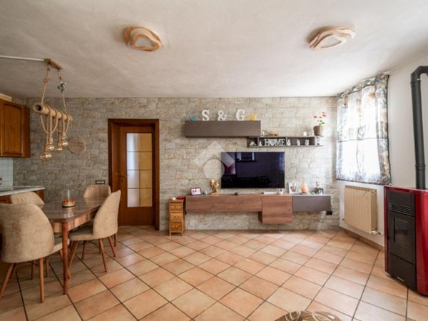 casa indipendente in vendita a Novi di Modena