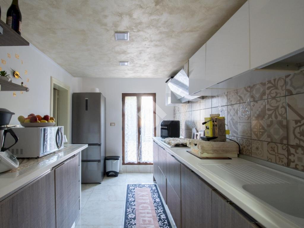 casa indipendente in vendita a Novi di Modena