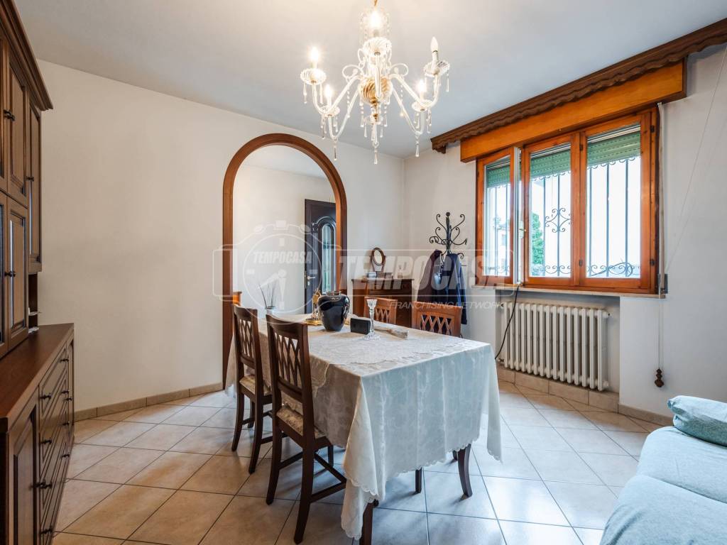 casa indipendente in vendita a Novi di Modena