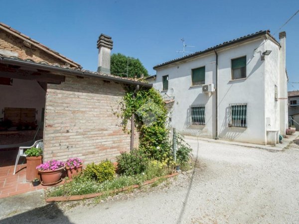 casa indipendente in vendita a Novi di Modena