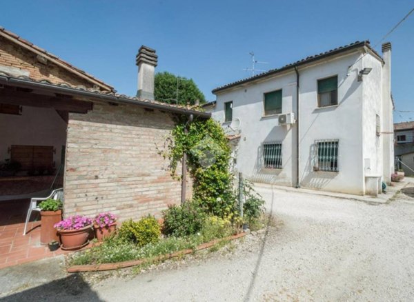 casa indipendente in vendita a Novi di Modena