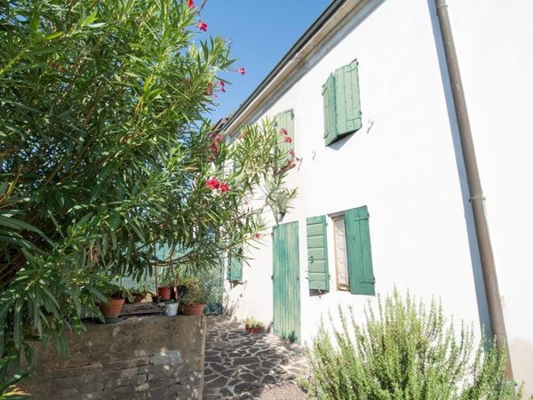casa indipendente in vendita a Novi di Modena