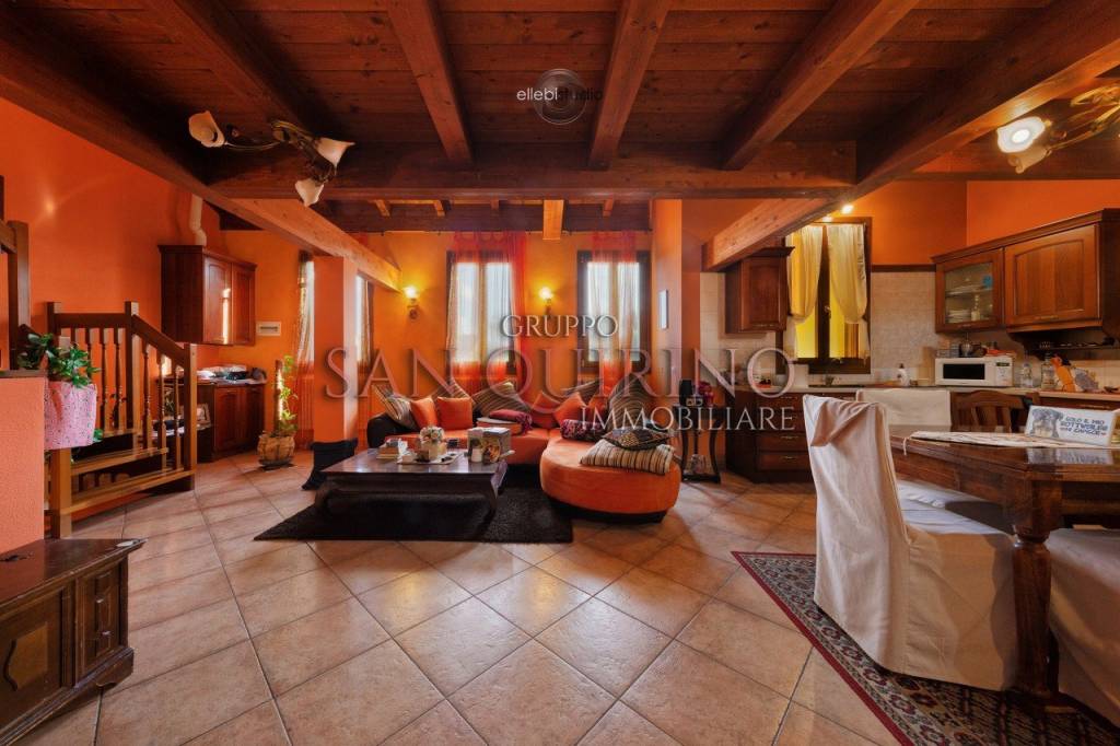 appartamento in vendita a Novi di Modena in zona Sant'Antonio in Mercadello