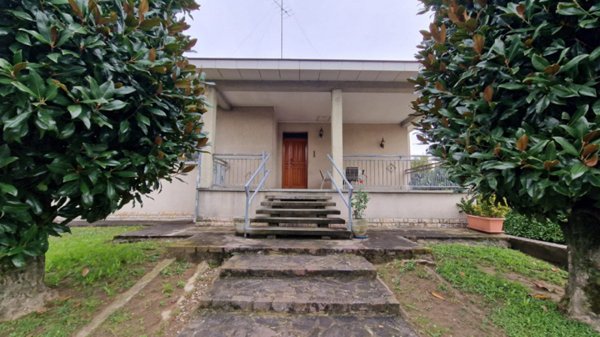 casa indipendente in vendita a Novi di Modena