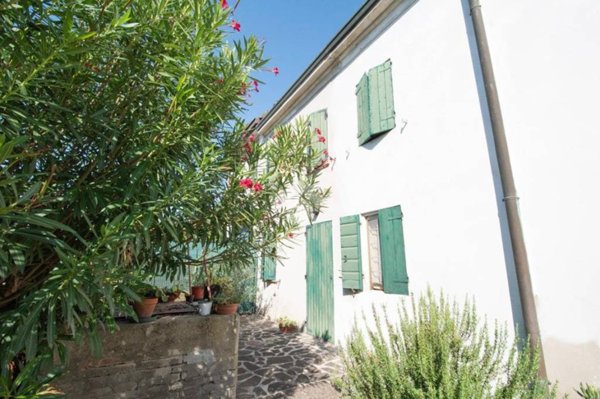 casa indipendente in vendita a Novi di Modena