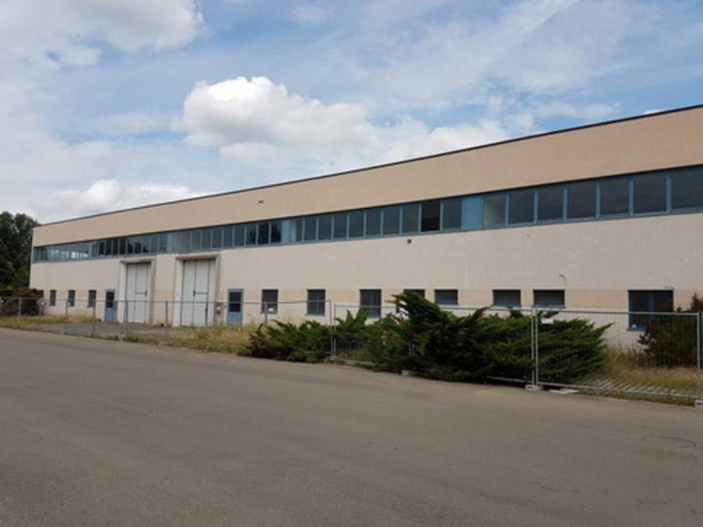 capannone in vendita a Novi di Modena in zona Rovereto sulla Secchia