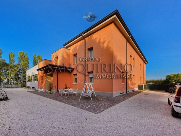 casa indipendente in vendita a Novi di Modena