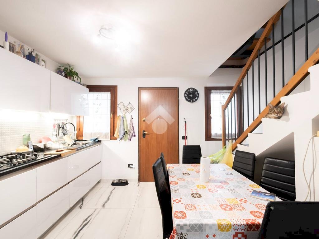 casa indipendente in vendita a Novi di Modena