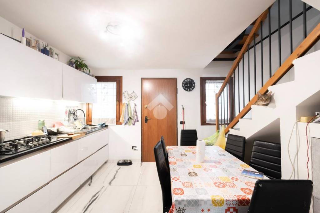 casa indipendente in vendita a Novi di Modena in zona Rovereto sulla Secchia
