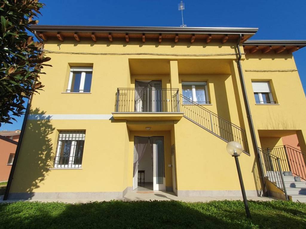 casa indipendente in vendita a Novi di Modena