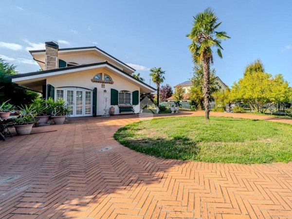 casa indipendente in vendita a Novi di Modena