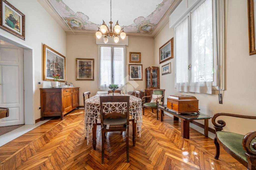 casa indipendente in vendita a Novi di Modena