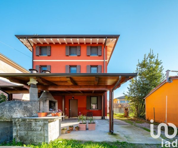 casa indipendente in vendita a Novi di Modena