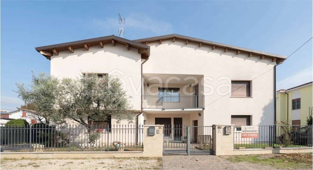 casa indipendente in vendita a Novi di Modena