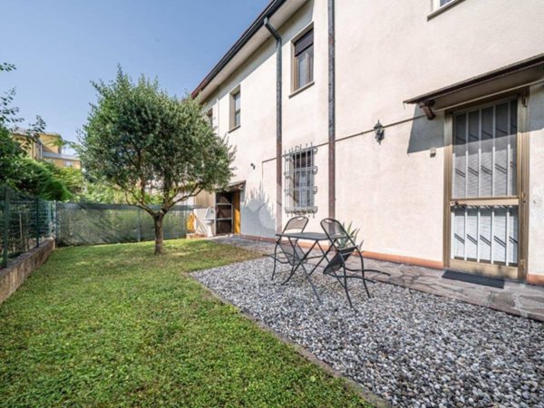 casa indipendente in vendita a Novi di Modena