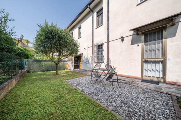 casa indipendente in vendita a Novi di Modena