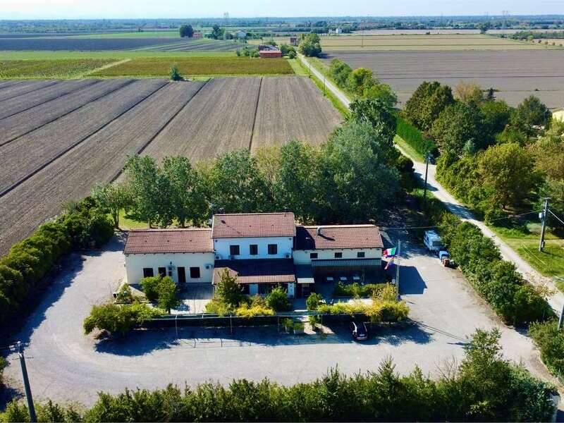 casa indipendente in vendita a Novi di Modena