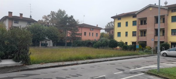 casa indipendente in vendita a Novi di Modena