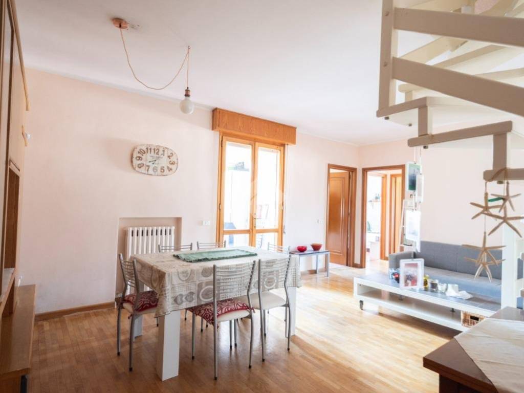 quadrivano in vendita a Novi di Modena