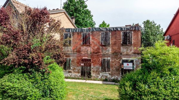 casa indipendente in vendita a Novi di Modena
