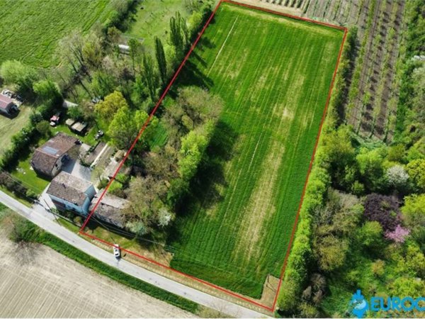 casa indipendente in vendita a Novi di Modena