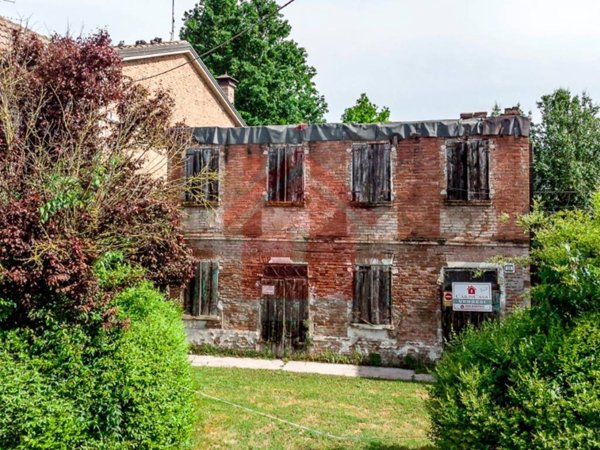 casa indipendente in vendita a Novi di Modena