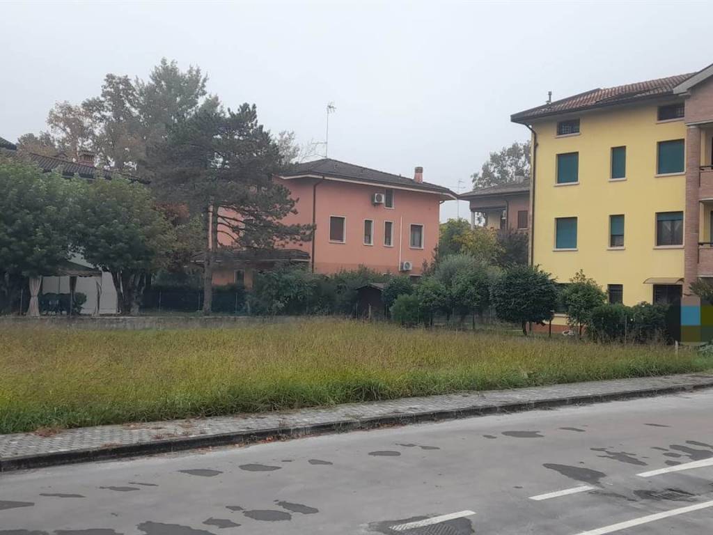 casa indipendente in vendita a Novi di Modena