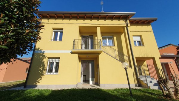 casa indipendente in vendita a Novi di Modena