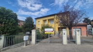 casa indipendente in vendita a Novi di Modena