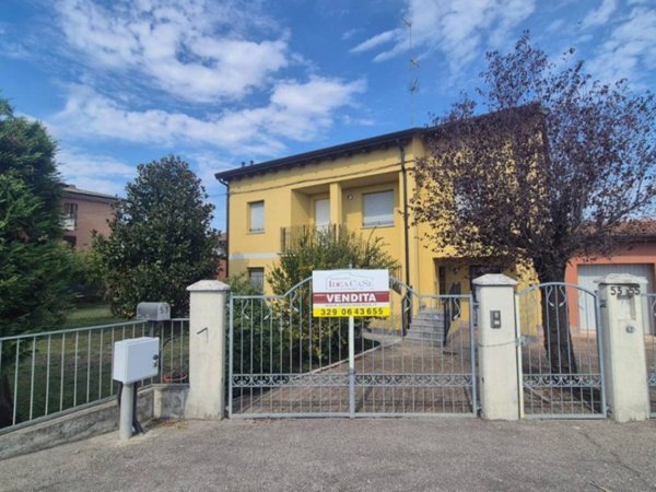 casa indipendente in vendita a Novi di Modena